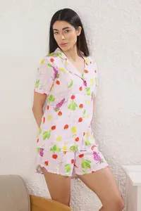TRENDYOLMİLLA Pink-Multicolored Checkered and Vegetable Patterned Frilly Viscose OF shorts Weaving Pajama Set - Image 3