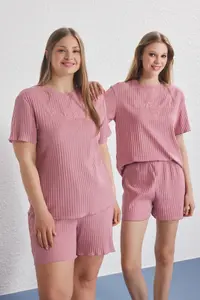 TRENDYOLMİLLA Dusty Rose Slogan and Heart Embroidered Ribbed OF shorts Knitting Pajama Set - Image 2