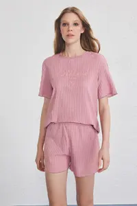 TRENDYOLMİLLA Dusty Rose Slogan and Heart Embroidered Ribbed OF shorts Knitting Pajama Set - Image 3
