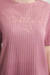 TRENDYOLMİLLA Dusty Rose Slogan and Heart Embroidered Ribbed OF shorts Knitting Pajama Set - Image 4