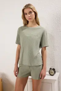 TRENDYOLMİLLA MINT Slogan and Heart Embroidered Ribbed OF shorts Knitting Pajama Set - Image 2