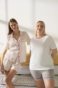 TRENDYOLMİLLA White 100% Cotton Kalpli Piped Muslin OF shorts Weaving Pajama Set - Image 4