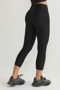TRENDYOLMİLLA Black Reflector Print Detailed Capri Size Knitting Sports Leggings - Image 3