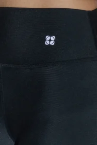 TRENDYOLMİLLA Black Reflector Print Detailed Capri Size Knitting Sports Leggings - Image 4