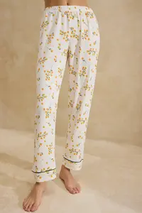 TRENDYOLMİLLA White Floral Piped Crepe textured Knitting Pajama Set - Image 3