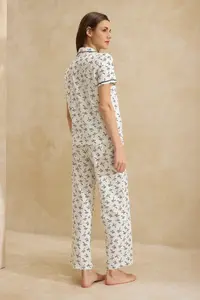 TRENDYOLMİLLA White 100% Cotton Ribbon Patterned Piped Knitting Pajama Set - Image 8