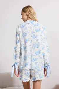 TRENDYOLMİLLA Mavi-Multicolored Floral Satin Weaving Pajama Set - Image 6