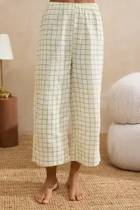 TRENDYOLMİLLA Green 100% Cotton Checkered Muslin Material Capri Weaving Pajama Set - Image 3