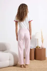 TRENDYOLMİLLA White-Pink Checkered Heart Stripe Detailed Knitting Pajama Set - Image 4