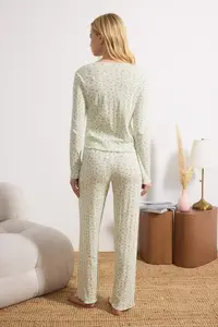 TRENDYOLMİLLA Green 100% Cotton Lace flower patterned Ribbed/Pointel Knitting Pajama Set - Image 4