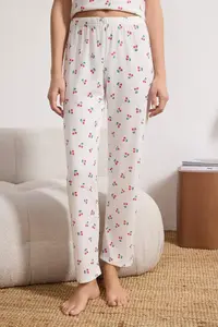 TRENDYOLMİLLA White-Multicolored Cherry and Checkered Drink Inside Look Knitting Pajama Set - Image 7