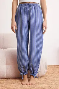 TRENDYOLMİLLA White-Blue Striped Balloon Fit Top Knitting Bottom Weaving Pajama Set - Image 3