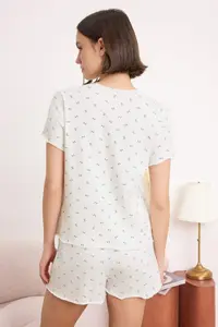 TRENDYOLMİLLA White Ribbon Printed Cotton Lycra Soft Touch Knitting Pajama Set - Image 4
