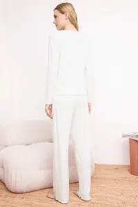 TRENDYOLMİLLA White Baby Overlocked Soft Touch Winter Ribbed/Pointel Knitting Pajama Set - Image 4