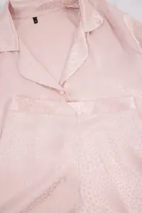 TRENDYOLMİLLA Powder Pink Leopard Patterned Satin Weaving Pajama Set - Image 3