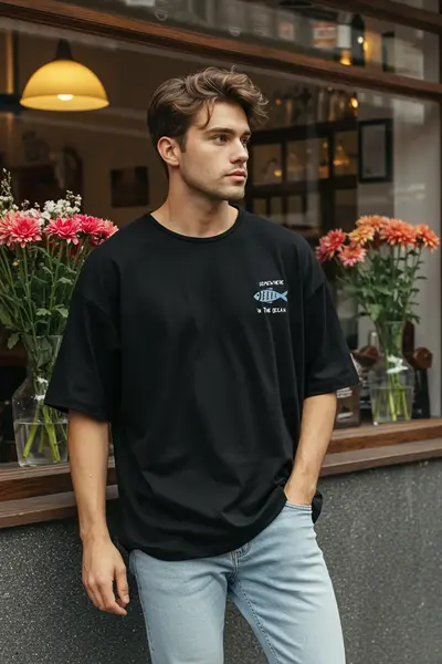 MAN Black Oversized/Wide Cut 100% Cotton Velvet Texture Printed T-Shirt