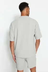 MAN Basic Gray Oversized/Wide Cut textured Wrinkle-Free Ottoman T-Shirt - Image 2