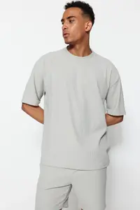 MAN Basic Gray Oversized/Wide Cut textured Wrinkle-Free Ottoman T-Shirt - Image 4
