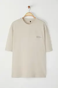 MAN Stone Oversized 100% Cotton Crew Neck Minimal Text Printed Tok Material T-Shirt - Image 7