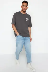 MAN Anthracite Oversized/Wide Cut Far East Printed 100% Cotton T-Shirt - Image 2