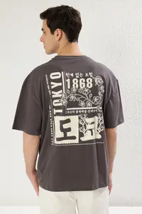 MAN Anthracite Oversized/Wide Cut Far East Printed 100% Cotton T-Shirt - Image 7