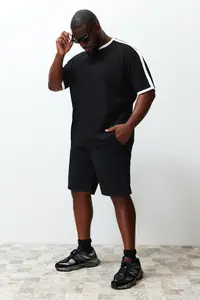 MAN Plus Size Black Oversized/Wide Cut Contrast Detailed 100% Cotton T-Shirt - Image 2