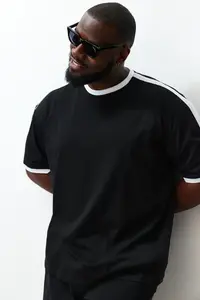 MAN Plus Size Black Oversized/Wide Cut Contrast Detailed 100% Cotton T-Shirt - Image 3