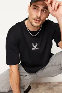 MAN Black Oversized/Wide Cut Deer Embroidered 100% T-Shirt