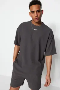 MAN Plus Size Basic Gray Oversized/Wide Cut textured Wrinkle-Free Ottoman T-Shirt - Image 2