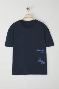 MAN Navy Blue 0versize/Wide Cut Text Printed 100% Cotton T-Shirt - Image 7