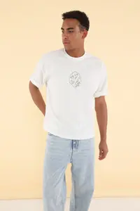 MAN Unisex Ecru Crop/Short Pattern Floral Embroidered 100% Cotton Tok Material T-Shirt - Image 4