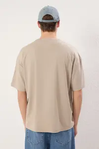 MAN Stone Oversized / Wide Cut Metal Label Detailed interlock T-Shirt - Image 2