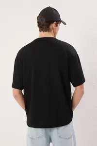MAN Black Oversized / Wide Cut Metal Label Detailed interlock T-Shirt - Image 2