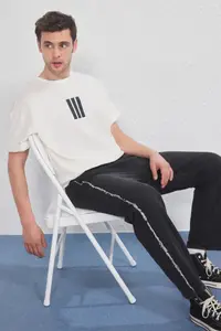 MAN Ecru-Black Oversized/Wide Cut 2 Sets Package Stripe Printed 100% Cotton T-Shirt - Image 4