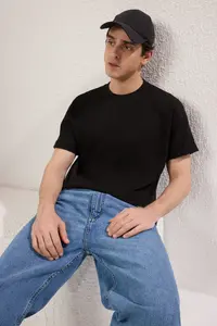 MAN White-Black Oversized/Wide Cut 2 Sets Pack Kartal Print-Plain 100% Cotton T-Shirt - Image 6
