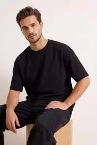 MAN Black Wardrobe Essentials Low Shoulder Regular Fit Basic T-Shirt - Image 3