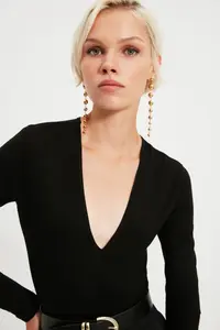 TRENDYOLMİLLA Black Deep V-Neck snaps Knitting Bodysuit .D.0084 - Image 2