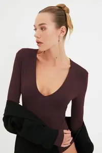 TRENDYOLMİLLA Brown Deep V-Neck snaps Knitting Bodysuit .D.0084