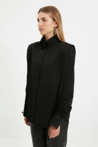 TRENDYOLMİLLA X Sagaza Studio Black Ruffle Detailed Weaving Poplin Shirt - Image 3