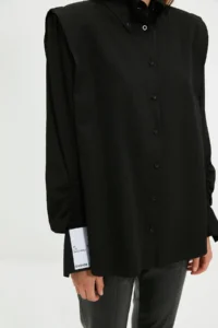 TRENDYOLMİLLA X Sagaza Studio Black Ruffle Detailed Weaving Poplin Shirt - Image 4