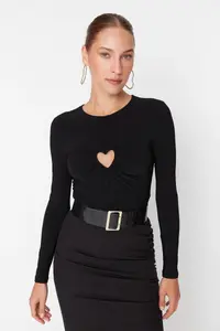 TRENDYOLMİLLA Black Knitting Window/Cut Out Detailed snaps Bodysuit .D.00059
