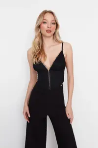 TRENDYOLMİLLA Black Crop Lined Agrafli Weaving Lace Bustier