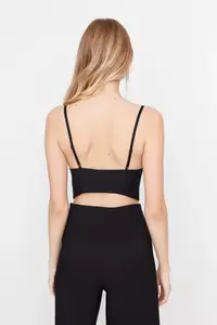 TRENDYOLMİLLA Black Crop Lined Agrafli Weaving Lace Bustier - Image 5