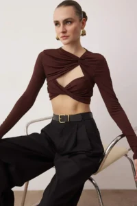 TRENDYOLMİLLA Brown Crop Lined Window/Cut Out Detailed Blouse - Image 2
