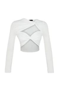 TRENDYOLMİLLA Ecru Crop Lined Window/Cut Out Detailed Blouse - Image 8
