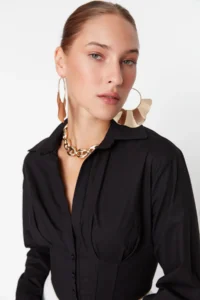 TRENDYOLMİLLA Black Crop Lined Corset Detailed Weaving Poplin Shirt - Image 2