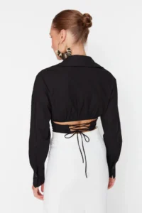 TRENDYOLMİLLA Black Crop Lined Corset Detailed Weaving Poplin Shirt - Image 5