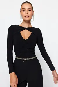 TRENDYOLMİLLA Black Cut Out/Window Detailed Knitting Bodysuit .D.00000
