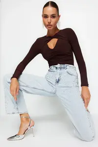 TRENDYOLMİLLA Brown Cut Out/Window Detailed Knitting Bodysuit .D.00001 - Image 3