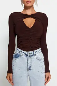 TRENDYOLMİLLA Brown Cut Out/Window Detailed Knitting Bodysuit .D.00001 - Image 4